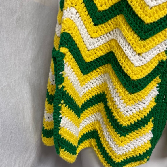 Vintage Handmade Crochet Shawl Wrap Boho GrannyCore Chevron Green Bay Packers - Picture 4 of 9